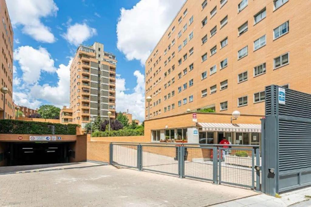 Impresionante Apartamento De 4 Dormitorios 3 Banos Y 2 Plazas De Garaje Madrid Dış mekan fotoğraf