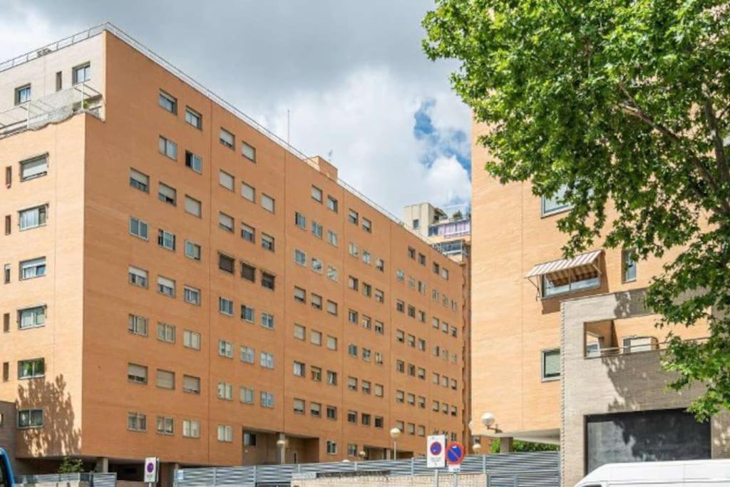 Impresionante Apartamento De 4 Dormitorios 3 Banos Y 2 Plazas De Garaje Madrid Dış mekan fotoğraf
